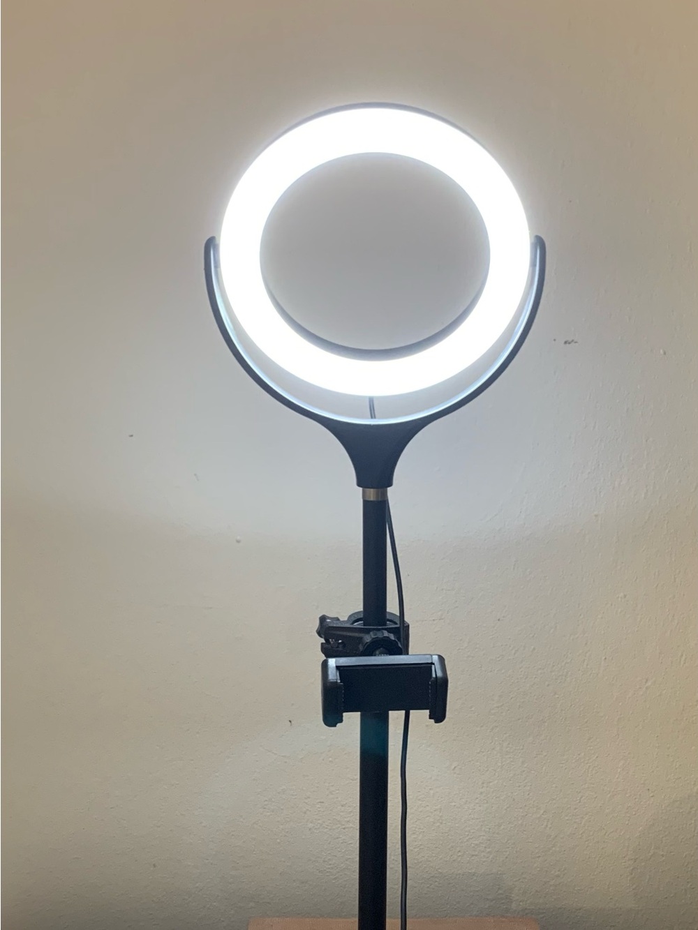 Adjustable Ring Light with Phone Mount - Black and White